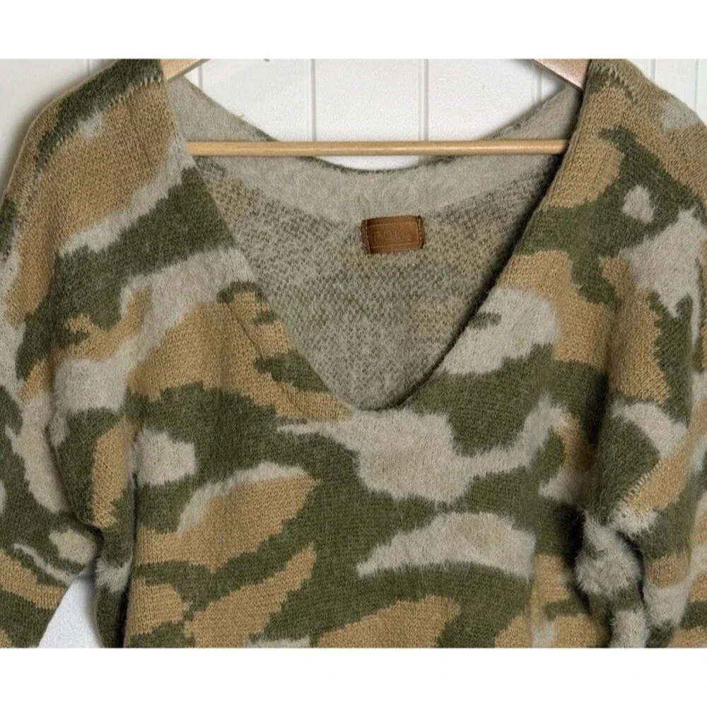 POL Camo Sweater THICK V-Neck Women's Size Small Long Sleeve Green Camouflage